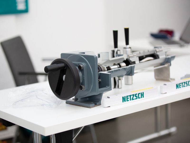 Verdrängerpumpen-Spezialist Netzsch zeigte, dass Performance und Standzeit  auch eine Frage des Pumpenstators sein können. (Bild: Oxana Gruber Photography)