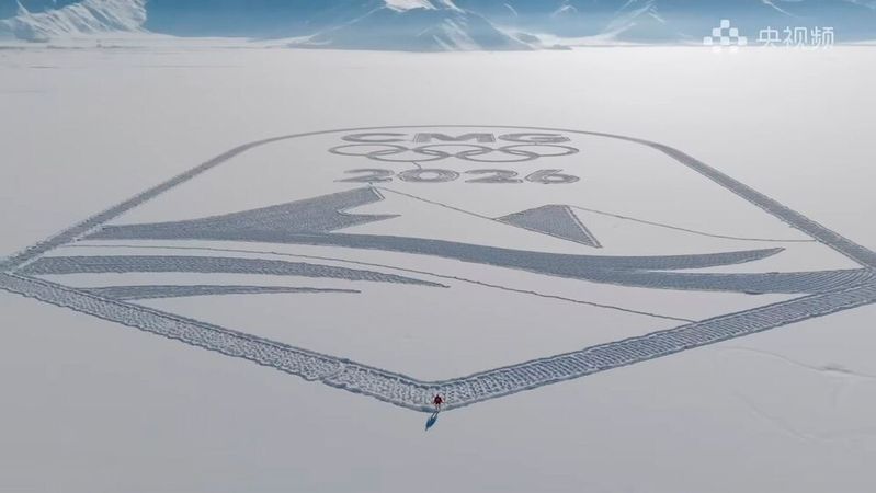 Kalter Härtetest: Der humanoide Roboter Unitree G1 zeichnet bei minus 47 Grad autonom das Logo der Olympischen Winterspiele 2026 in den Schnee.(Bild:  Unitree Robotics)