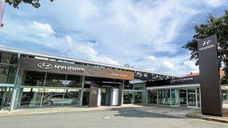 Feser-Graf stieg 2022 neben Kia in das Geschäft mit der Importmarke Hyundai ein. Im Oktober eröffnete in Forchheim der erste Standort. (Bild: Feser-Graf-Gruppe)