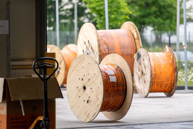 Ein wesentlicher Hebel nachhaltig zu arbeiten, liegt in der Wiederverwendung und Aufarbeitung von benutzten Kabeltrommeln. (Bild: U.I. Lapp / Wolfram Scheible)