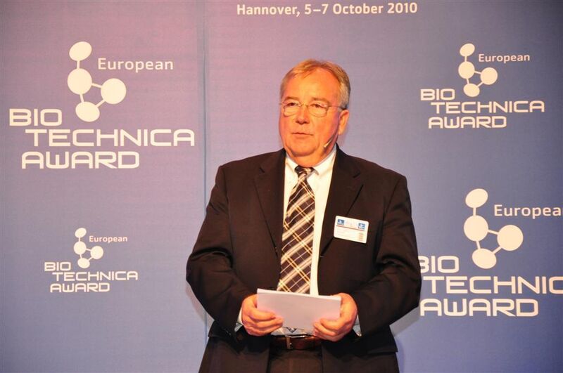 Prof. Dr. Rolf-G. Werner, Vize-Chef von Boehringer Ingelheim, moderierte als Jury-Vorsitzender die Award-Verleihung und betonte die Leistungen der drei nominierten Biotech-Unternehmen. (Archiv: Vogel Business Media)