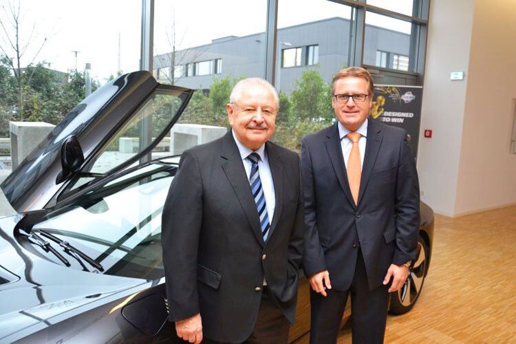 Jürgen Karpinski und Stefan Fuchs freuen sich über die mittlerweile zehnjährige Partnerschaft zwischen dem Branchenverband ZDK und dem Mannheimer Schmierstoffhersteller Fuchs. (Foto: Michel)