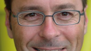 „Auch auf langen Verfahrwegen mit extrem hohen Füllgewichten sind Energieketten aus Vollkunststoff heute die bevorzugte Lösung.“ Harald Nehring, Prokurist Energiekettensysteme bei Igus. (Archiv: Vogel Business Media)