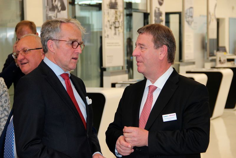 Vorstandschef Dr. Rüdiger Kapitza (re.) im Gespräch mit dem deutschen Botschafter in Russland, Rüdiger Freiherr von Fritsch. (Bild: Kroh)