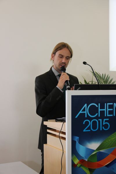 Der Award der Kategorie „Anlagenbau/Verfahren“ wurde von PROCESS-Redakteur Dominik Stephan vergeben. (Bild: Schäffner/PROCESS)