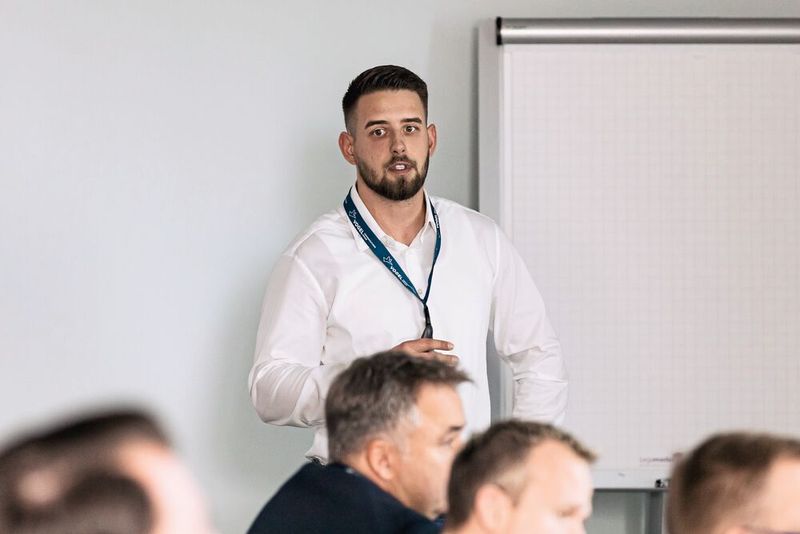 Manuel Beutler, Urma AG, zum Thema modulare Werkzeugkonzepte: von der Bohrungsfeinstbearbeitung zum High-Speed PKD-Planfräsen. (Bild: Stefan Bausewein)