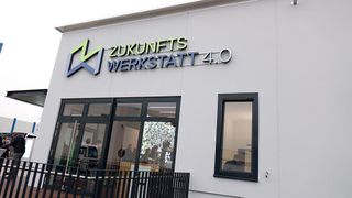 Die Zukunftswerkstatt 4.0 bildet alle Funktionen eines typischen Autohausbetriebs ab. (Rosenow/»kfz-betrieb«)