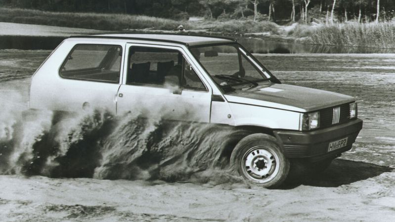 Vermutlich hatten nicht einmal die kühnsten Marketingverantwortlichen bei Fiat mit diesem Erfolg gerechnet: Die vor 40 Jahren erstmals vorgestelle Allradvariante des Panda verkaufte sich bis heute mehr als 800.000 Mal.(Bild:  Stellantis)