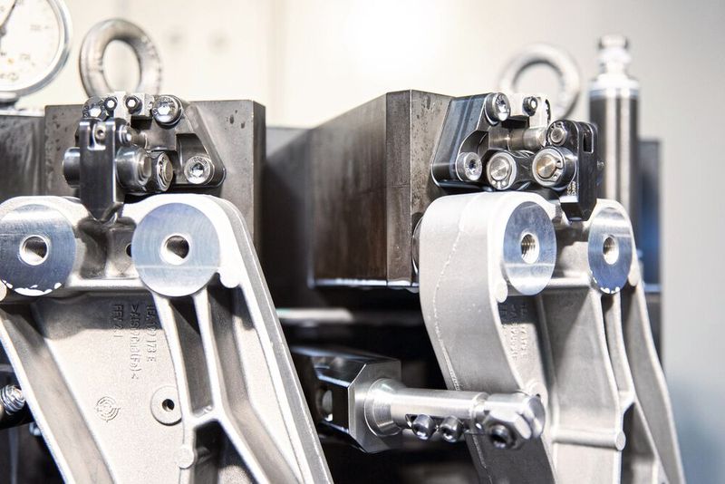 4000 Tonnen Aluminium verarbeitet Fémalk monatlich zu Druckgussteilen wie beispielsweise Fahrwerksteile, Motor und Getriebelager und Elektronikgehäuse aber auch komplexe Klimakompressorteile, Scheinwerfer- oder Thermostatgehäuse. (Bild: Fémalk)