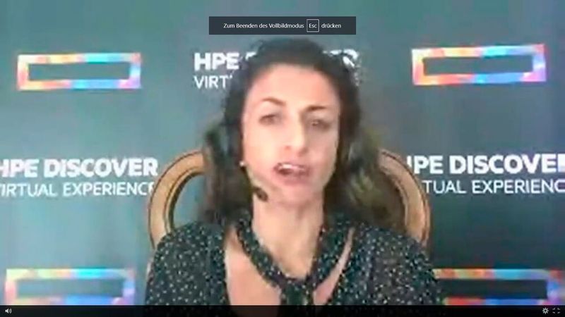 Arwa Kaddoura, Vice President, Worldwide Go-to-Market, Greenlake Cloud Services bei HPE, stellte den Self Service und die vorkonfigurierten Services als größte Vorzüge von Greenlake heraus. Die Time-to-Market verkürze sich dadurch signifikant: „Millisekunden machen hier schon einen enormen Unterschied“, so die Managerin. Ihre Kunden würden zudem das Bezahlmodell lieben. Ihrer Erfahrung nach werde dies ganz besonders vom Gesundheitswesen nachgefragt. (Bild: Dietmar Müller)
