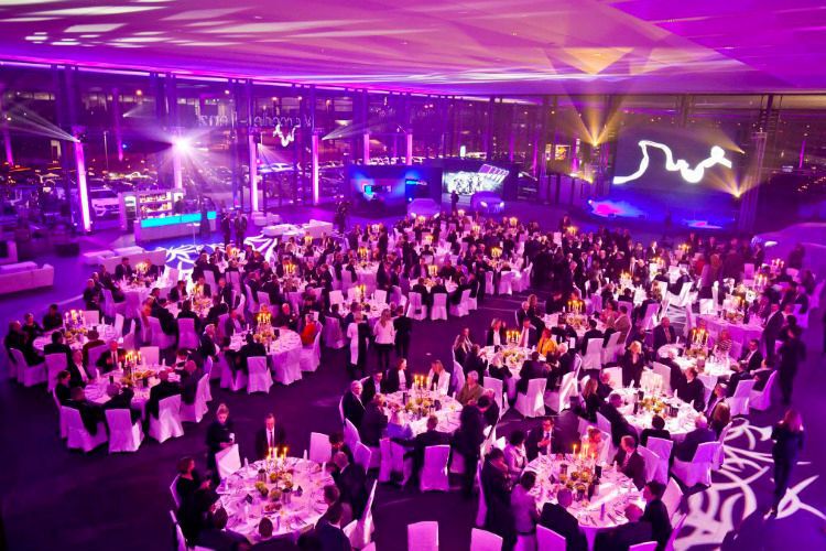 Zur Eröffnungsfeier des neues Mercedes-Benz Autohauses kamen über 300 Gäste. (Foto: Daimler)