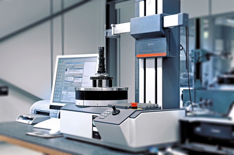 Gründliche, lückenlos dokumentierte Prüfverfahren bei Otto Roth stellen die Qualität der gefertigten Teile sicher. (Bild: Otto Roth)