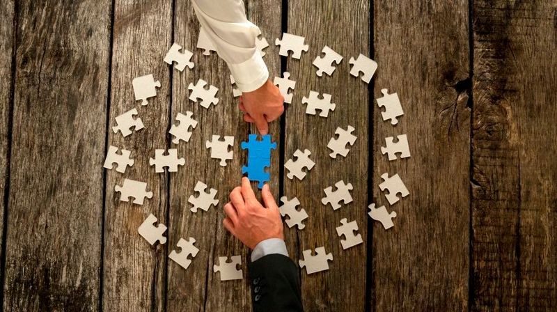 Der Weg zur KI-Reife führt über Skill-Transparenz: Wer die Fähigkeiten der Belegschaft kennt, kann künstliche Intelligenz gezielt für Recruiting, Projektbesetzung und Weiterbildung einsetzen.(Bild: ©  Gajus - stock.adobe.com)