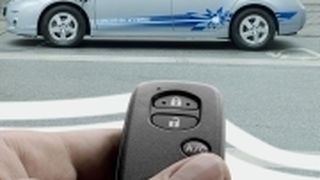 Der Toyota Prius Plug-in lässt sich auf Knopfdruck heizen oder kühlen. (Archiv: Vogel Business Media)