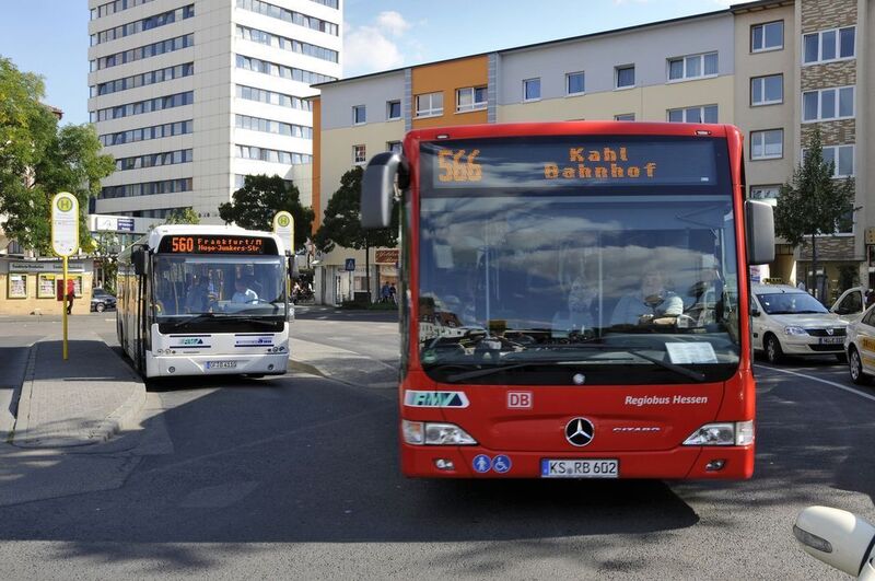 Die Rhein-Main-Verkehrsverbund GmbH organisiert den öffentlichen Personennahverkehr im Großraum Rhein-Main. 26 Städte und Landkreise der Region sowie das Land Hessen sind Gesellschafter des Unternehmens, das 153 Verkehrsbetriebe verbindet.    Quelle: Rhein-Main-Verkehrsverbund GmbH (Archiv: Vogel Business Media)