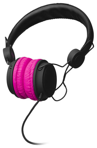 Auch in der Farbkombination Schwarz-Pink bietet Bigben die Colorblock-Kopfhörer an. (Archiv: Vogel Business Media)