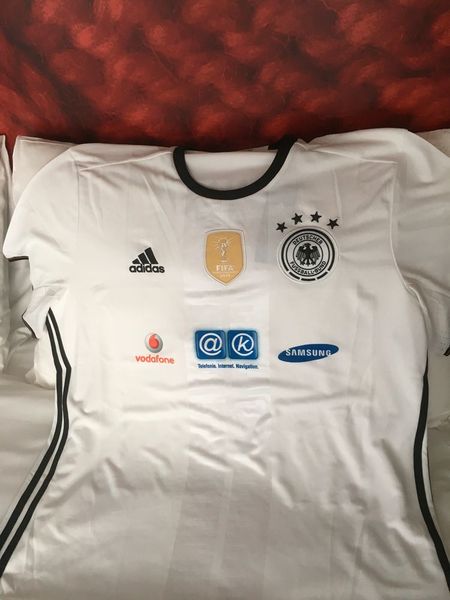 Auch ein passendes Trikot durtfe nicht fehlen. (Bild: Aetka)