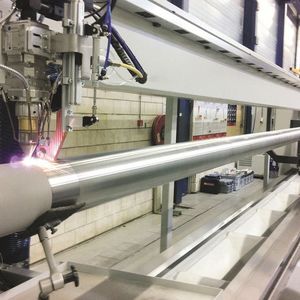 EHLA-Anlage zum Laserbeschichten von bis zu zehn Meter langen Kolbenstangen.