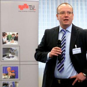 Mit dem ersten Edelstahlkolloquium und den ausgewählten Themen den Nagel voll auf den Kopf getroffen – statt 40 bis 45 erhoffte Teilnehmer waren es dann doppelt so viele: Prof. Dr.-Ing. Ralf Kolleck, Leiter Institut T & F-Tools and Forming der TU Graz. Bild: Kuhn