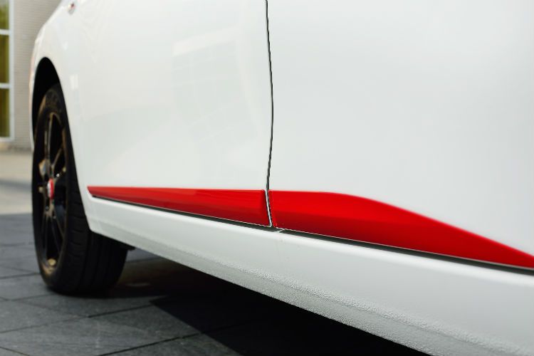 Mit farblichen Applikationen lassen sich auch einzelne Karosseriebereiche betonen. (Foto: Toyota)