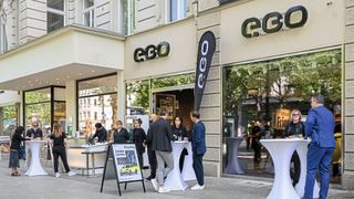Am Berliner Kurfürstendamm hat der Kleinwagenhersteller E-Go seinen dritten Brand Store eröffnet – ähnliche Standorte gab es in Düsseldorf und Hamburg. (E-Go Mobile)