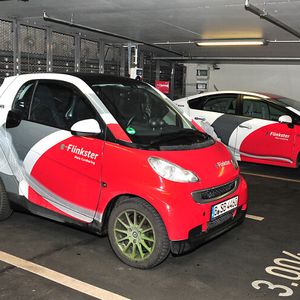 Die Flinkster-Elektroautos stehen am Berliner Hauptbahnof gut geschützt in einer Tiefgarage.