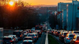 Es wird immer voller auf Deutschlands Straßen. Nur in wenigen Bundesländern ist die
Pkw-Dichte zuletzt leicht zurückgegangen. (Bild: frei lizenziert)