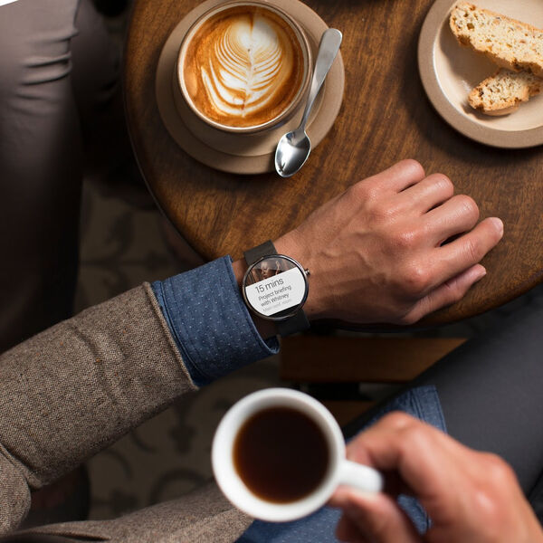 Das Moto 360 von Motorola kommt als eine der ersten Smartwatches mit dem Betriebssystem Android Wear. (Foto: Motorola)