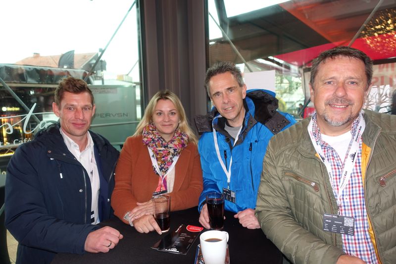 Das Techno-Einkauf Team (v. l.) Martin Strietzel, Teresa Schoddel, Jens Pekoch und Uwe Henze ist das erste Mal auf der Kirmes. (Bild: IT-BUSINESS)