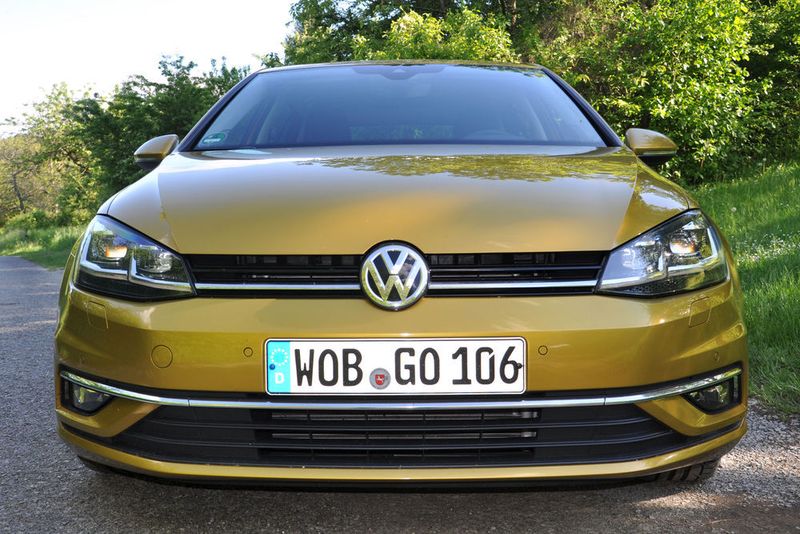 Etwas prägnanter als bisher fällt die Lichtgestaltung aus. Erstmals können Kunden für einen Golf Voll-LED-Scheinwerfer ordern. (Seyerlein/»kfz-betrieb«)