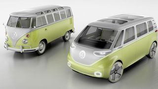 Volkswagen zeigt auf der North American International Auto Show seine Idee eines elektrisch angetriebenen Bulli (r.). Die Studie vereint einen vollautomatisierten Fahrmodus mit neuen Anzeige- und Bedienelementen. (Volkswagen)