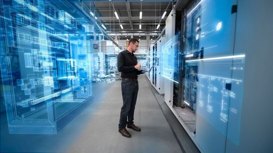 In den USA konnte Siemens in Zusammenarbeit mit UL Solutions erstmals die Steuerung eines elektrischen Antriebs mit einem digitalen Zwilling zertifizieren.(Bild:  Siemens)