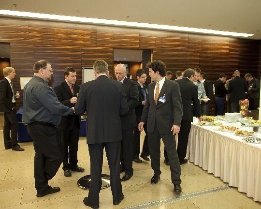 Zum Empfang und Stärkung für zweieinhalb Stunden Vortrag gab’s ein Bistro-Buffet  (Archiv: Vogel Business Media)