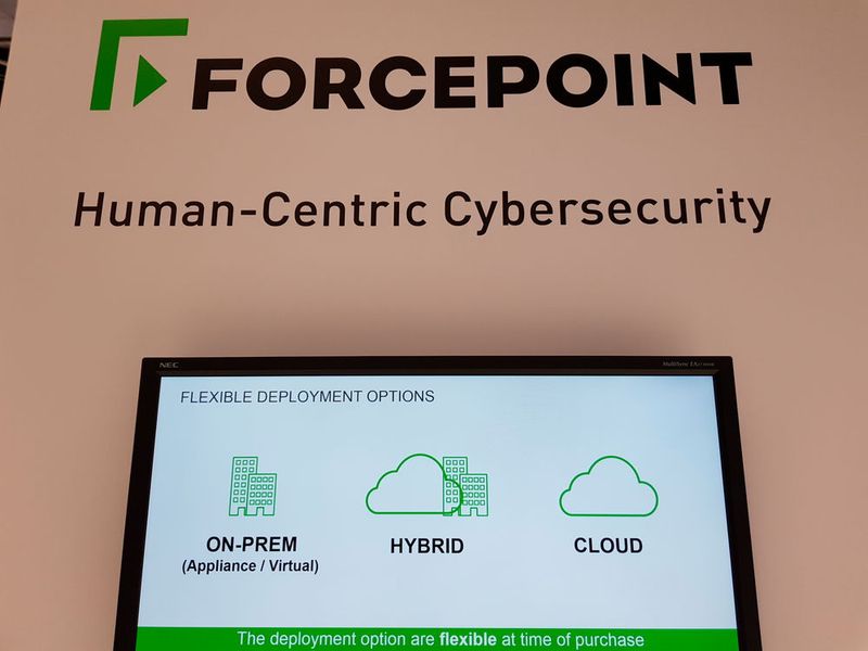 Forcepoint  Forcepoint stellt den Menschen in den Vordergrund und ist auf „Human-Centric-Cybersecurity“ spezialisiert. Die Lösung schützt Nutzer und deren Interaktionen vor Fehlern und erkennt Anomalien.  Mehr Informationen unter 