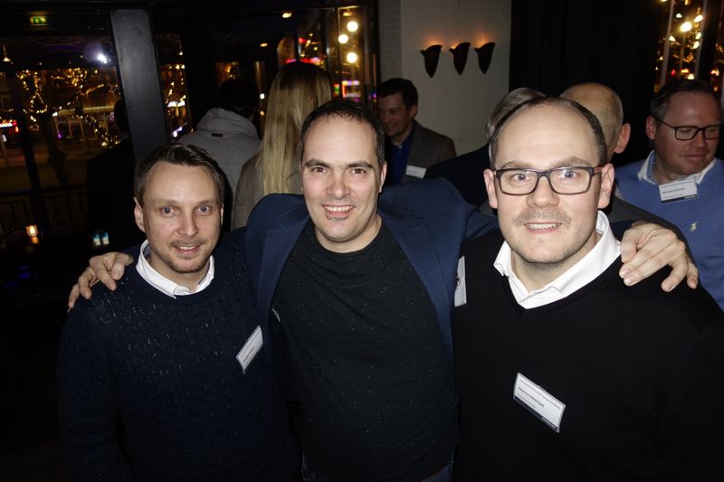 (m.) Matthias Lang, Samsung, mit (l.) Jürgen Klein und Marco Mentzel, Das Online Systemhaus. (Bild: IT-BUSINESS)