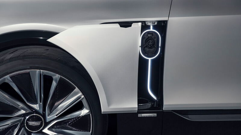 Der Crossover basiert auf der neuen E-Auto-Plattform des General-Motors-Konzerns und speichert den Fahrstrom in Akkus, die eine Kapazität von bis zu 200 kWh ermöglichen soll. (Cadillac)