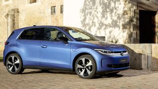 Sieht aus wie ein VW, ist ein VW, aber elektrisch: Der VW ID. Polo erzeugt bei den Kunden eine hohe Nachfrage. (Bild: VW)