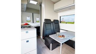 Die Innenaustattung des Big Nugget lässt keine Wünsche offen. (Ford)