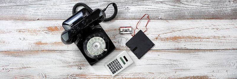 Telefon, Diskette – mit einstigen Meilensteinen der Gerätetechnik ist die Jugend kaum vertraut. Telefon, Diskette – mit einstigen Meilensteinen der Gerätetechnik ist die Jugend kaum vertraut.