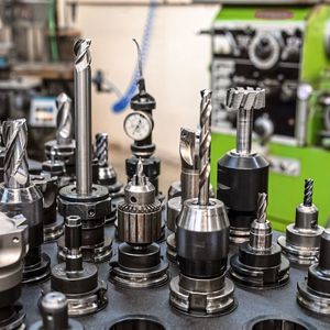 Die deutsche Werkzeugmaschinenindustrie gehört zu den fünf grössten Fachzweigen im Maschinenbau. Durch ihre absolute Schlüsselstellung für die industrielle Produktion ist ihre Entwicklung ein wichtiger Indikator für die wirtschaftliche Dynamik der gesamten Industrie.(Bild:  Vasyl Stetsyuk c2018)