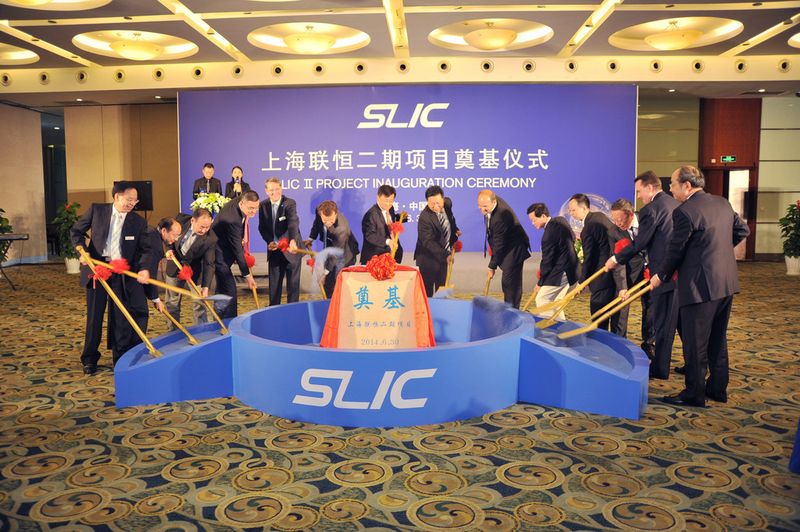 Die beteiligten Partner geben bei einer gemeinsamen Feier in Shanghai Lianheng Isocyanate den Startschuss für das MDI-Erweiterungsprojekt in Caojing/China. (Bild: BASF)