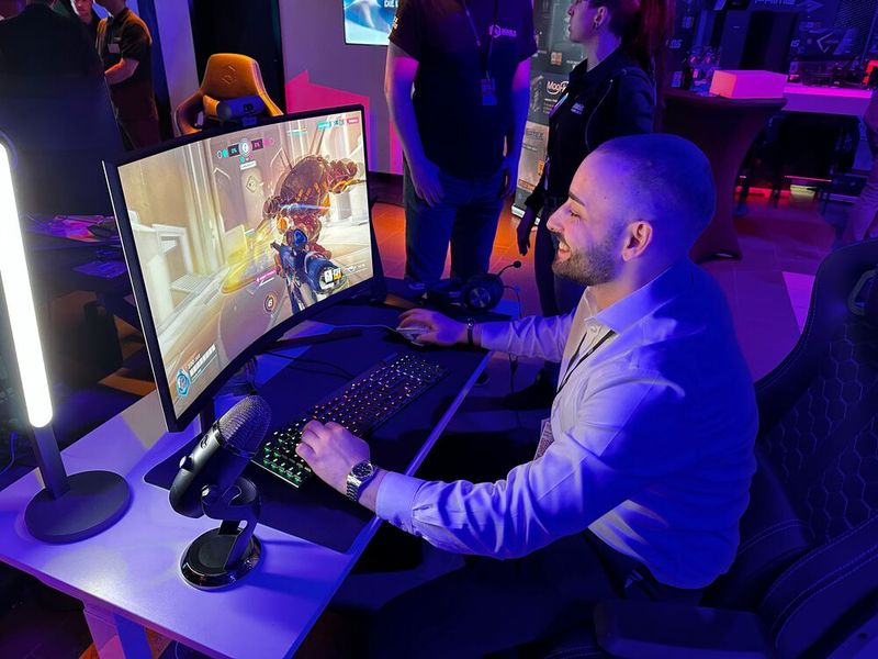 Jean-Ric Weikert (Western Digital) testet gerne die eigene WD-Hardware in den Gaming-PCs aus. (Bild: Vogel IT-Medien)