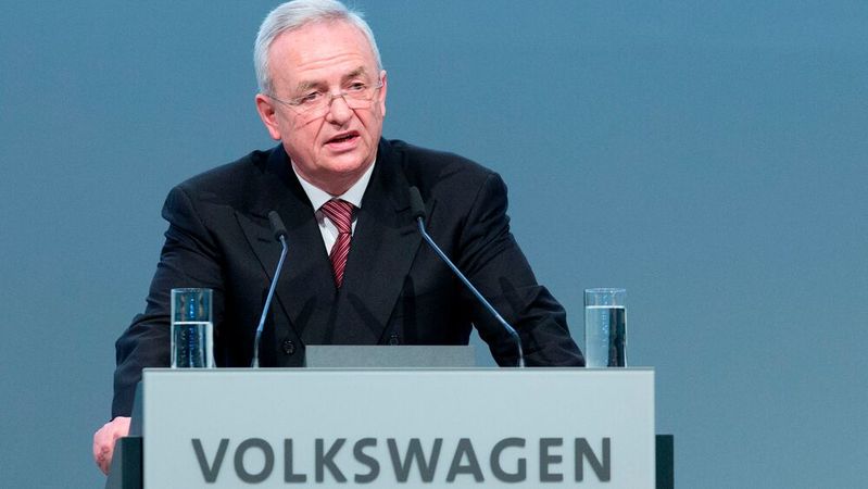 Ex-VW-Chef Winterkorn muss in Braunschweig ohnehin wegen gewerbs- und bandenmäßigen Betrugs auf die Anklagebank. Nun kommt ein Strafprozess wegen Marktmanipulation dazu.(Bild:  Volkswagen)