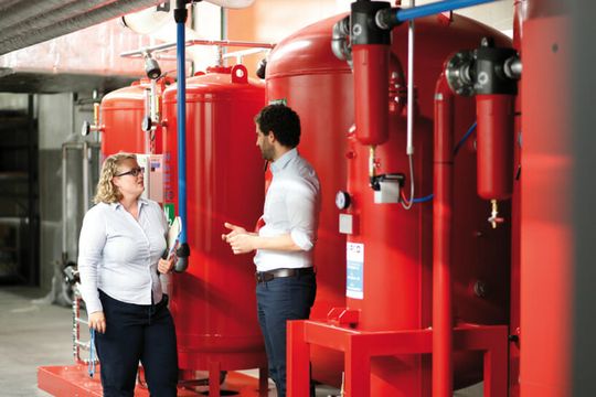 (Der Austausch der Kompressoren hat sich bei Polyrack positiv bemerkbar gemacht.Bild: BFE Institut für Energie und Umwelt)