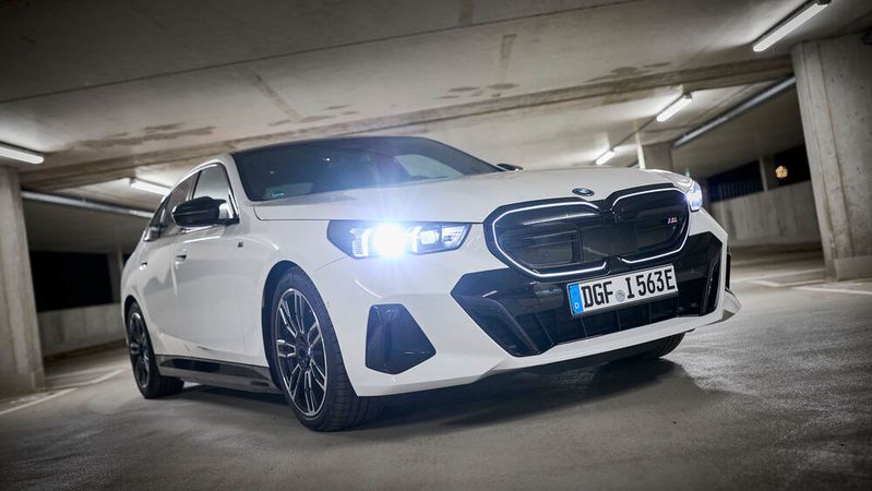 Die achte Generation der bayrischen Business-Limo trat in der »kfz-betrieb«-Redaktion zum Test an.(Bild:  Schreiner – VCG)