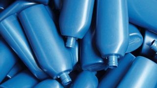 DMP stellt Abfüll- und Verpackungsmaschinen für die Kosmetik-, Lebensmittel- und Pharmaindustrie her. Deren Antriebe müssen mit den entsprechenden Schalt- und Schutzelementen ausgestattet werden. (Bild: Phoenix Contact)