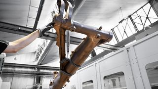 Die Zerspanung erfolgt in bis zu 40 Arbeitsschritten – mit komplexen Außenkonturen, eng tolerierten Mehrfachbohrungen und Wärmebehandlung. (Bild: Starrag)