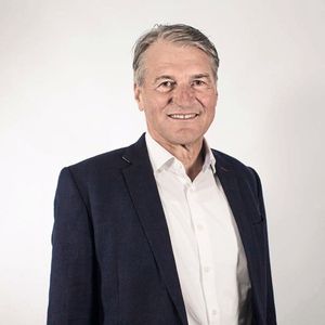 Michael Österreicher, CFO von Nobelmin: „Durch die Erweiterung der Anlage haben wir nun die Möglichkeit, bedarfsgerechtes Talkum in verschiedenen Feinheitsklassen für unsere Zielmärkte herzustellen.“(Bild:  Nobelmin)