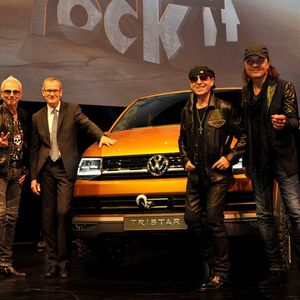 Hoher Besuch bei der Premiere des VW Tristar am Vorabend der IAA Nutzfahrzeuge.