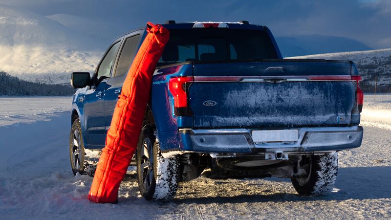 Das Auto ist schon auf Eis und Schnee getestet. (Bild: Ford)